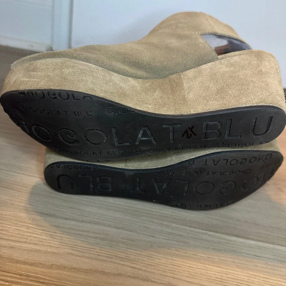 Chocolat Blu suede total shown